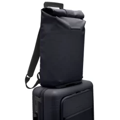 Horizn Studios SoFo Rolltop Backpack Night Blue 19 Horizn Studios SoFo Rolltop Backpack Night Blue -Modetaschen Geschäft compressed 4260663840702 SoFo Rolltop Night Blue TrolleyFront 2048px1