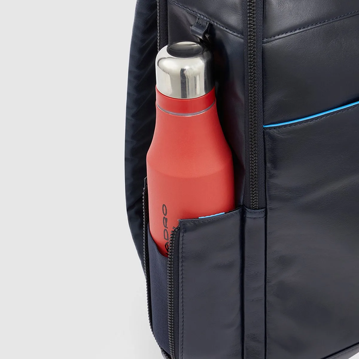 Piquadro Blue Square - Laptoprucksack 15.6" Mit IPad-Halter In Nachtblau 8 Piquadro Blue Square - Laptoprucksack 15.6" Mit IPad-Halter In Nachtblau – Bild 6