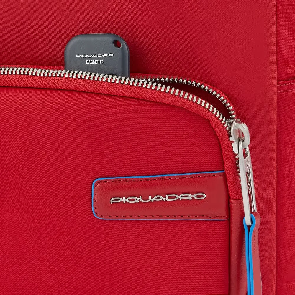 Piquadro Ryan - Damenrucksack Aus Rezykliertem Stoff Mit IPad®-Fach In Rot 7 Piquadro Ryan - Damenrucksack Aus Rezykliertem Stoff Mit IPad®-Fach In Rot – Bild 5