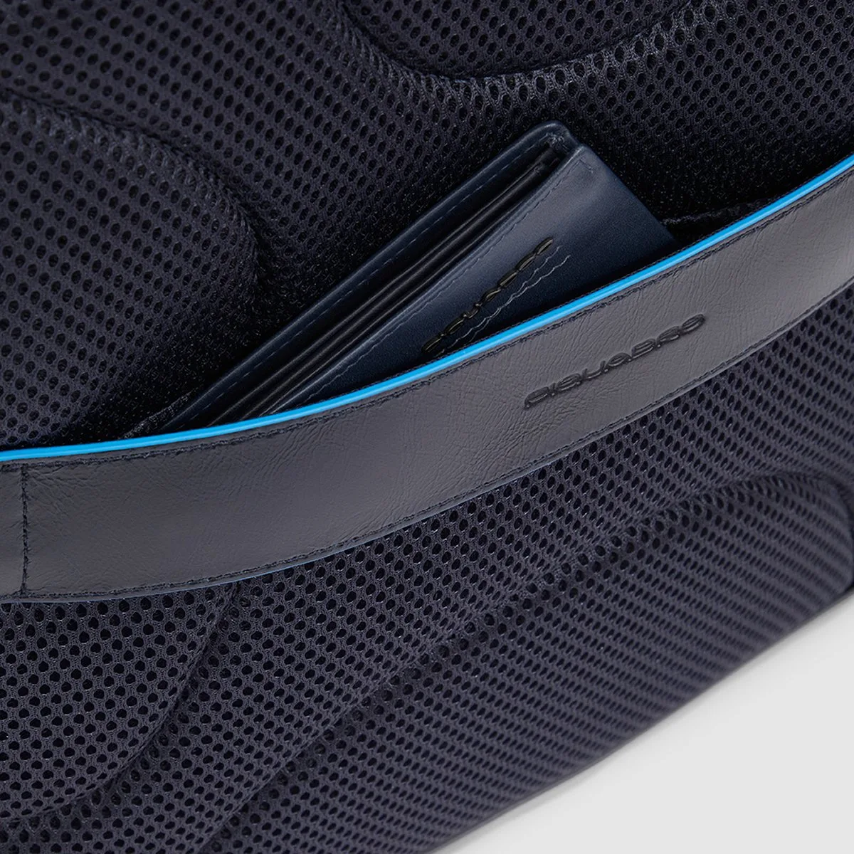 Piquadro B2 Revamp - Laptoprucksack 14" Mit IPad-Halter In Mahagoni 8 Piquadro B2 Revamp - Laptoprucksack 14" Mit IPad-Halter In Mahagoni – Bild 6