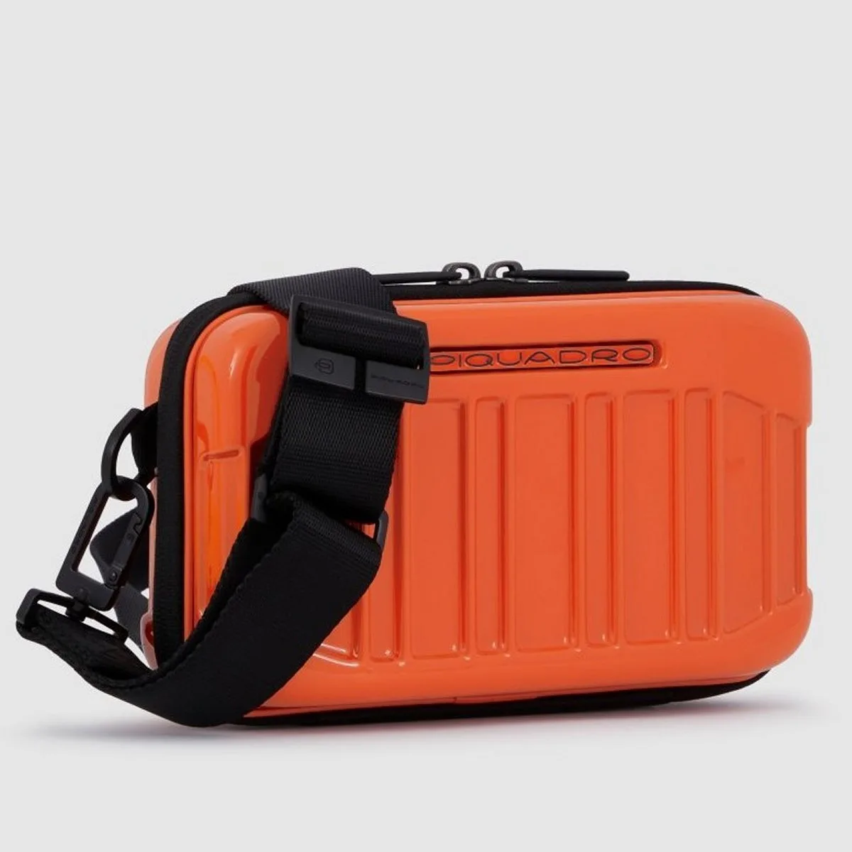 Piquadro PQ-Light - Crossbody Tasche In Orange 5 Piquadro PQ-Light - Crossbody Tasche In Orange – Bild 3