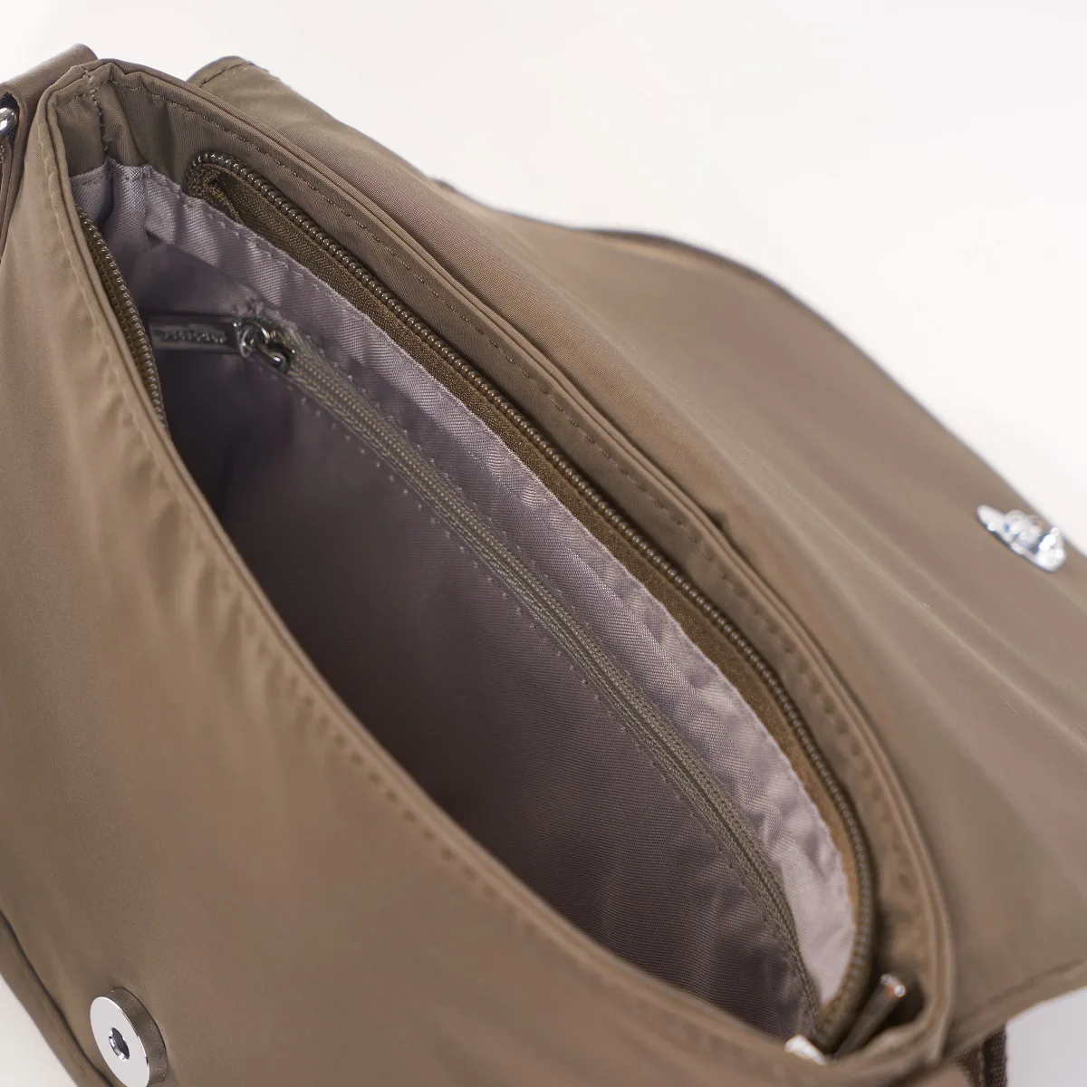 Shimmer Umhängetasche In Capers 4 Shimmer Umhängetasche In Capers – Bild 2