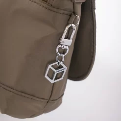 Shimmer Umhängetasche In Capers 18 Shimmer Umhängetasche In Capers -Modetaschen Geschäft compressed HAUR02 459 03 04b