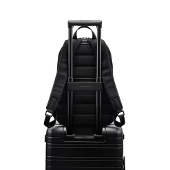 Horizn Studios Gion Backpack In Schwarz Grösse M -Modetaschen Geschäft compressed articleImages2 G i gion backpack black m 05 detail withtrolley 2048