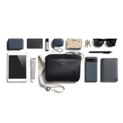 BELLROY City Pouch Plus Premium Black Sand -Modetaschen Geschäft compressed bellroy bclb blacksand web 08